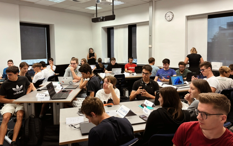 Prvi koraki v svet kibernetske varnosti za dijake in dijakinje