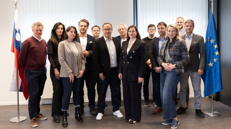 Iniciativa AI for Slovenia med soustanovitelji Evropskega foruma za umetno inteligenco